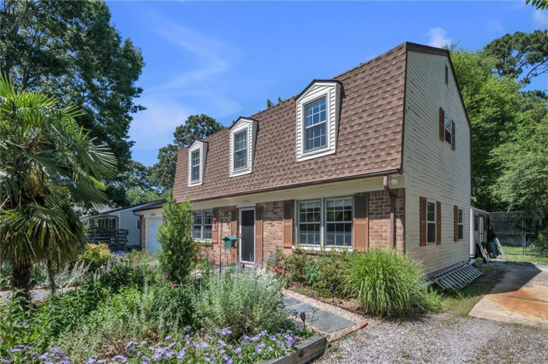 Photo 5 of 37 residential for sale in Virginia Beach virginia