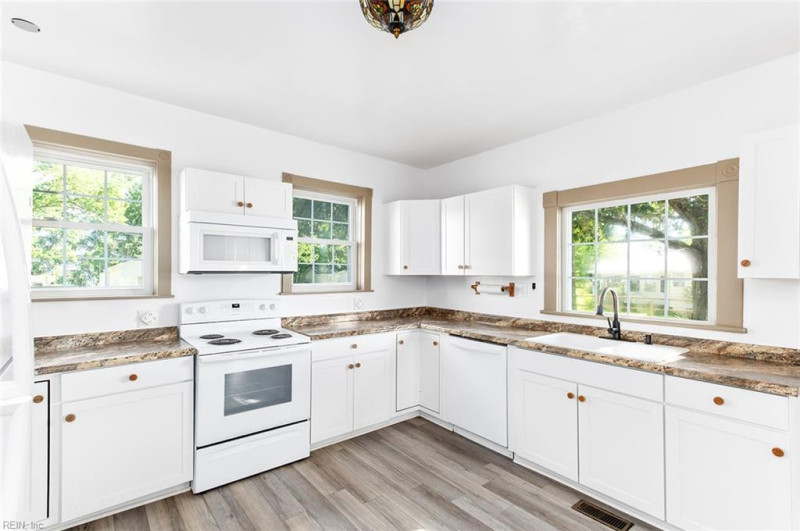 Photo 20 of 38 residential for sale in Surry County virginia