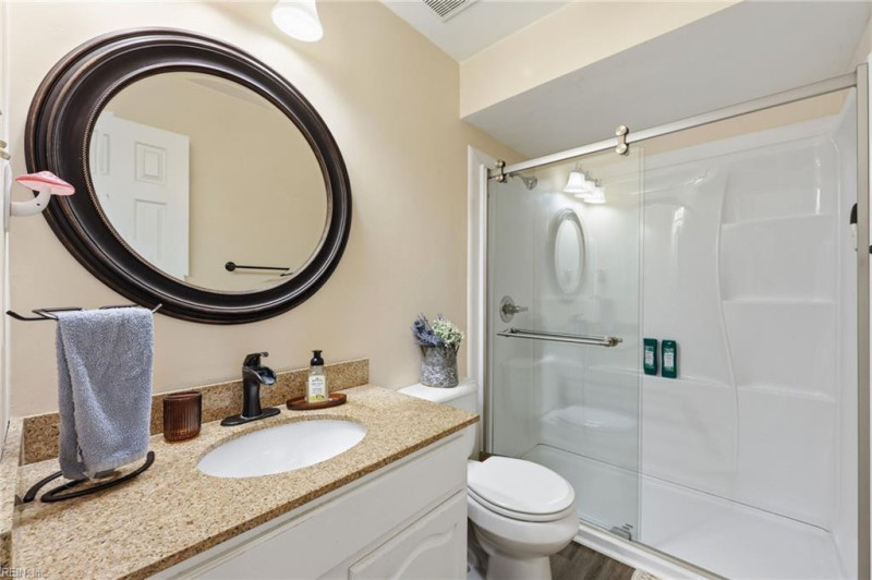 Photo 12 of 35 residential for sale in Chesapeake virginia