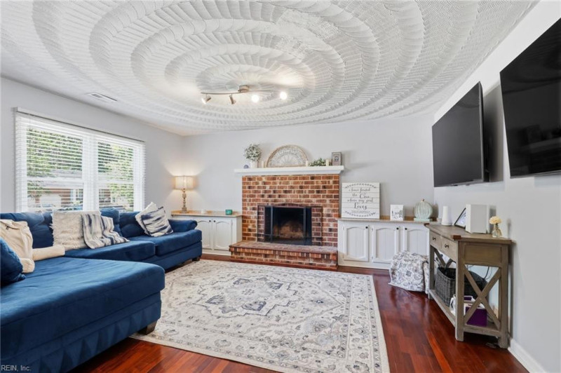 Photo 6 of 35 residential for sale in Chesapeake virginia