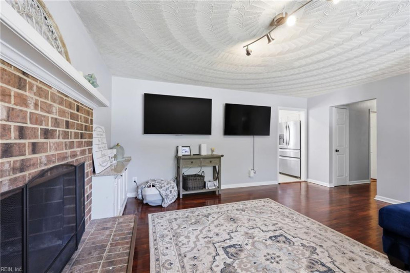 Photo 7 of 35 residential for sale in Chesapeake virginia