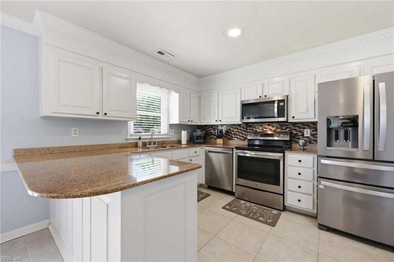 Photo 9 of 35 residential for sale in Chesapeake virginia