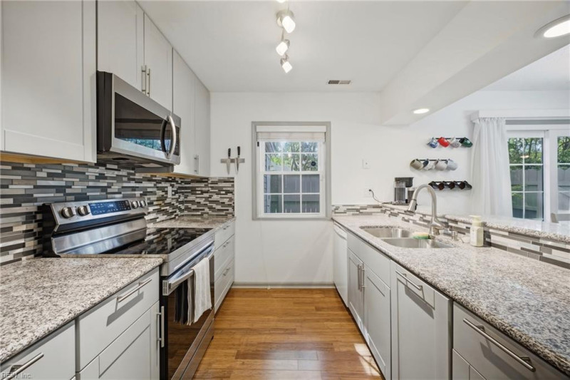 Photo 13 of 37 residential for sale in Virginia Beach virginia