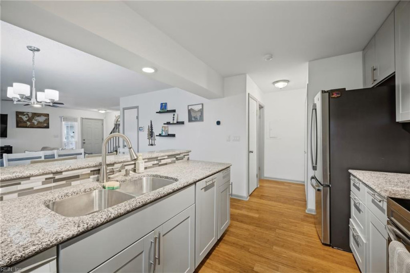 Photo 14 of 37 residential for sale in Virginia Beach virginia