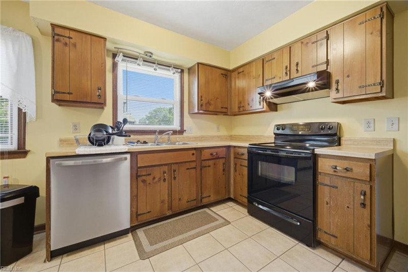 Photo 17 of 41 residential for sale in Virginia Beach virginia