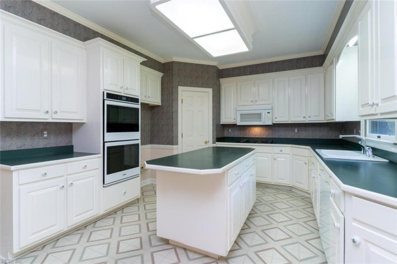 Photo 13 of 40 residential for sale in Virginia Beach virginia