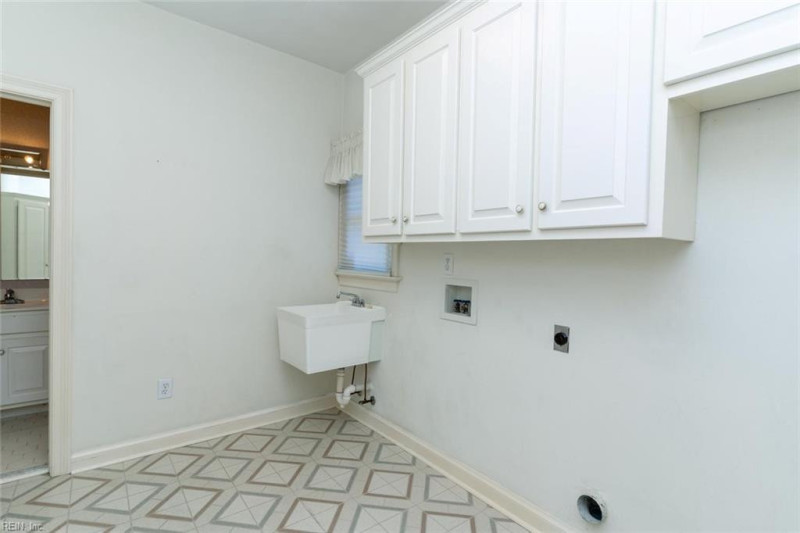 Photo 17 of 40 residential for sale in Virginia Beach virginia