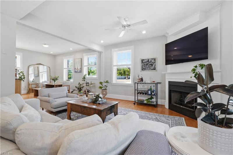 Photo 11 of 49 residential for sale in Norfolk virginia