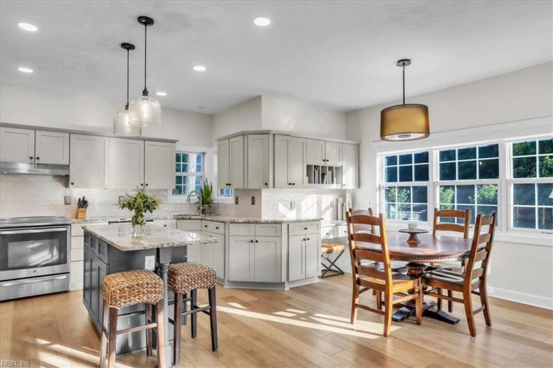 Photo 13 of 44 residential for sale in Virginia Beach virginia