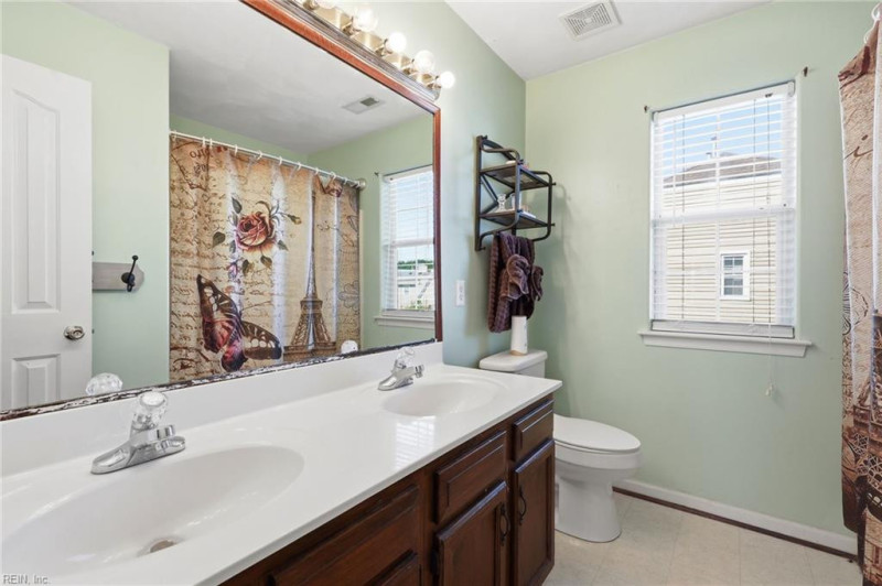 Photo 14 of 26 residential for sale in Suffolk virginia