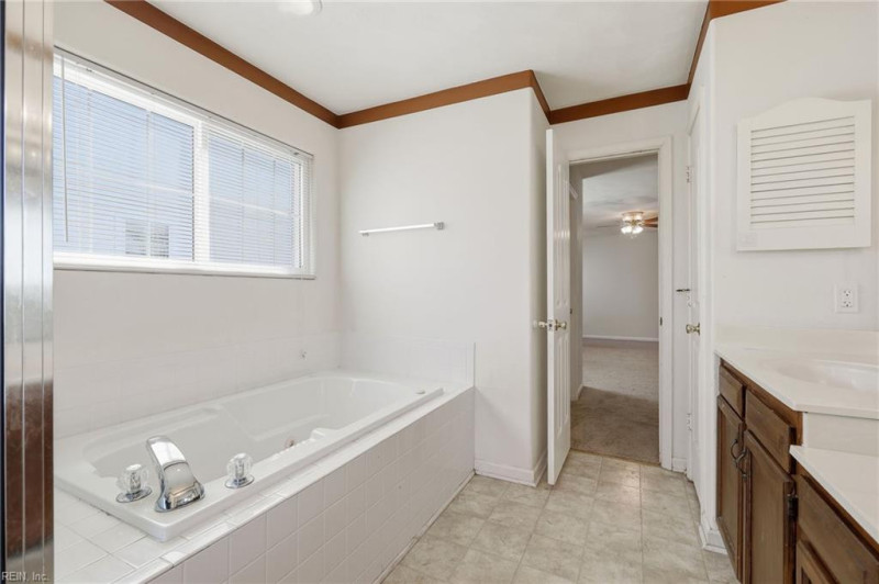 Photo 17 of 26 residential for sale in Suffolk virginia