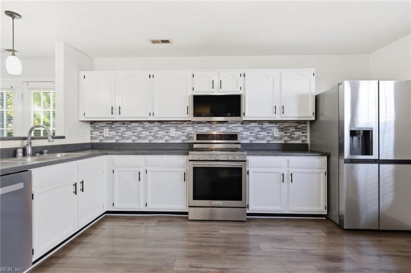 Photo 4 of 26 residential for sale in Suffolk virginia