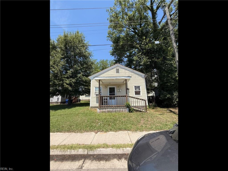 Photo 2 of 10 residential for sale in Portsmouth virginia