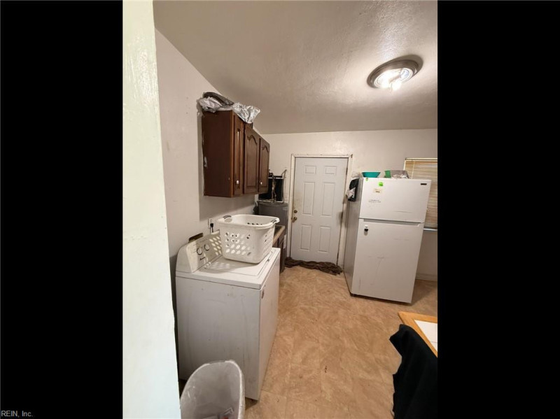 Photo 3 of 10 residential for sale in Portsmouth virginia