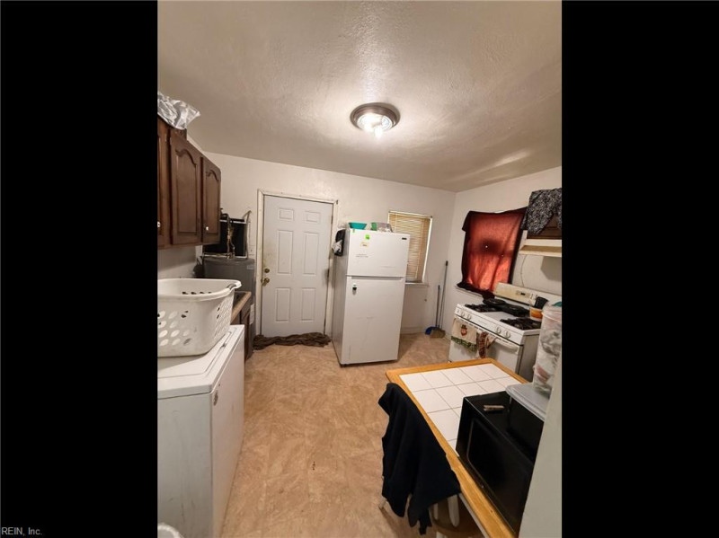 Photo 4 of 10 residential for sale in Portsmouth virginia