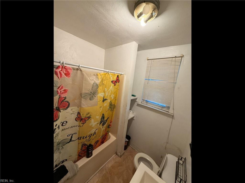 Photo 6 of 10 residential for sale in Portsmouth virginia