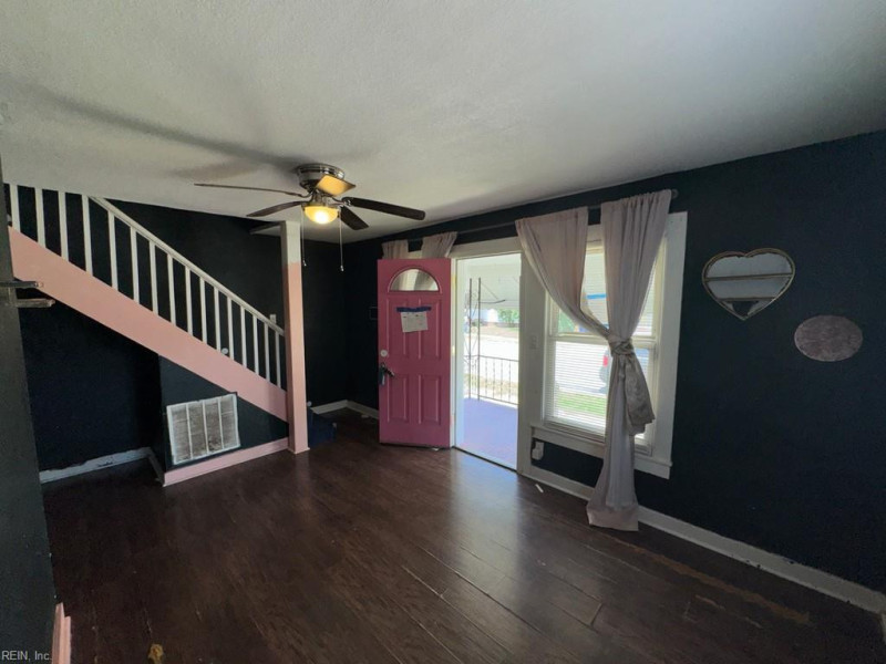 Photo 4 of 13 residential for sale in Portsmouth virginia