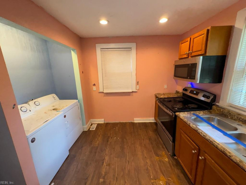 Photo 5 of 13 residential for sale in Portsmouth virginia