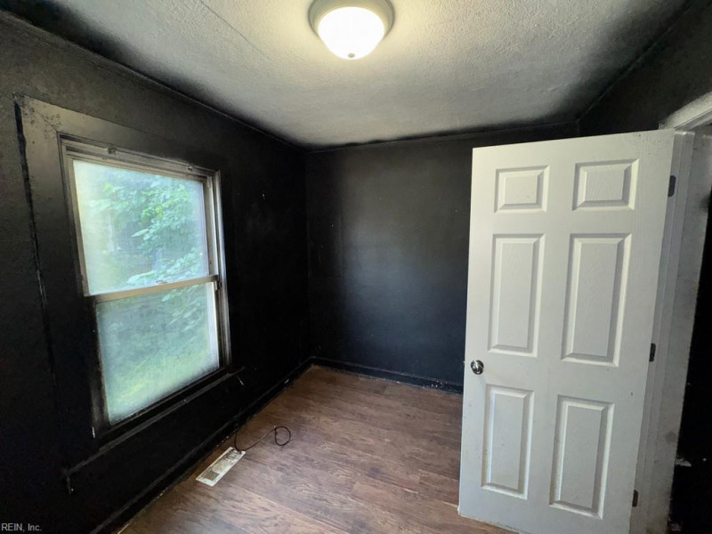 Photo 6 of 13 residential for sale in Portsmouth virginia