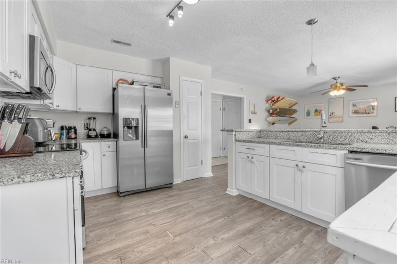Photo 10 of 39 residential for sale in Virginia Beach virginia