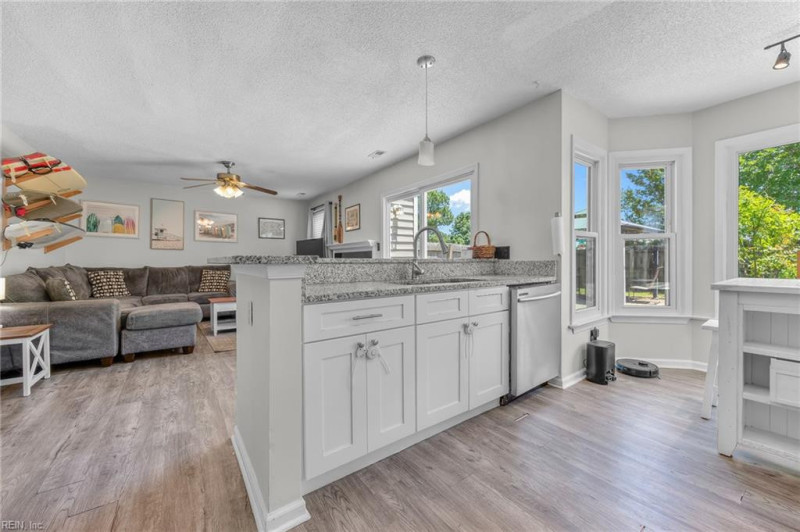 Photo 11 of 39 residential for sale in Virginia Beach virginia