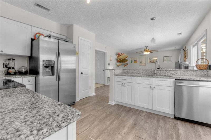 Photo 12 of 39 residential for sale in Virginia Beach virginia