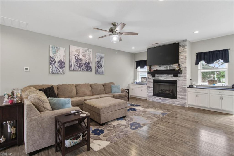 Photo 16 of 43 residential for sale in Suffolk virginia