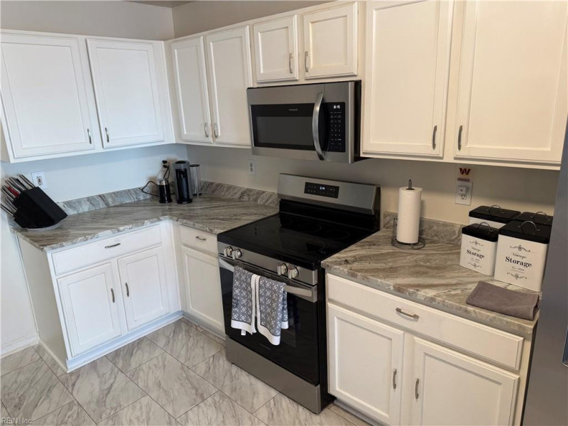 Photo 11 of 37 residential for sale in Newport News virginia
