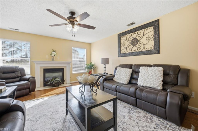 Photo 13 of 37 residential for sale in Newport News virginia