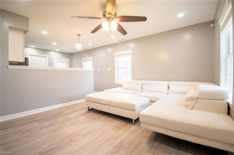 Photo 11 of 32 residential for sale in Hampton virginia