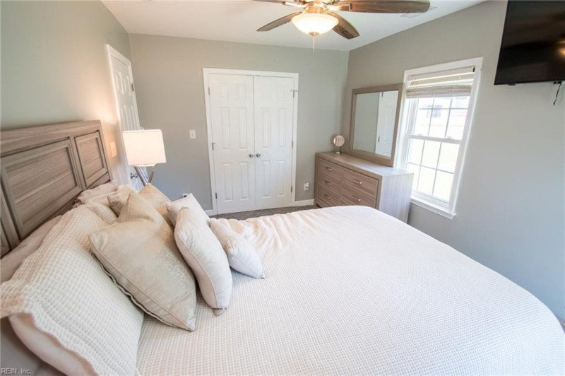 Photo 14 of 32 residential for sale in Hampton virginia