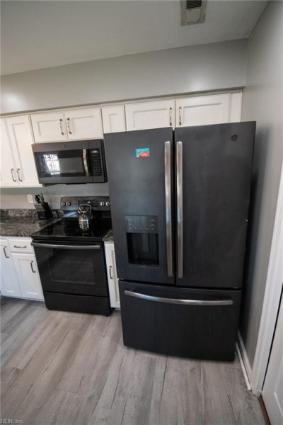 Photo 6 of 32 residential for sale in Hampton virginia