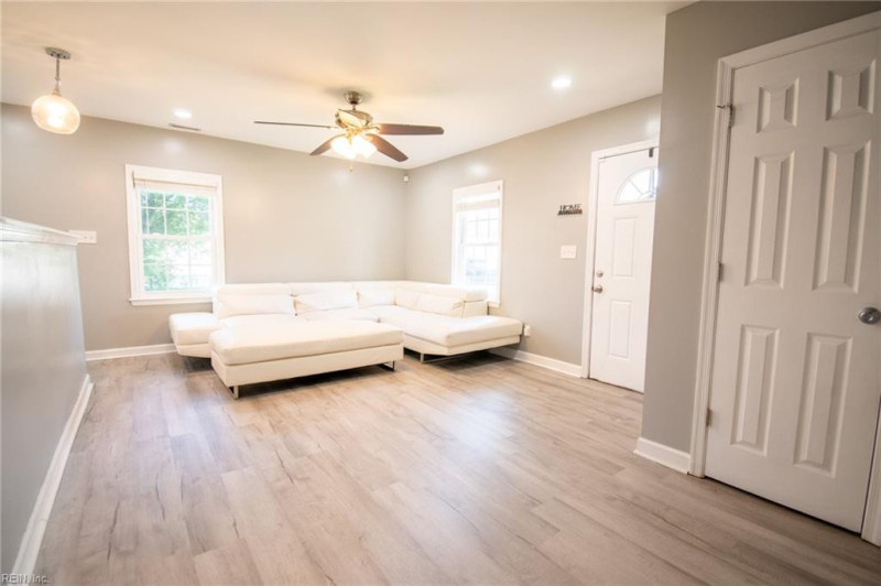 Photo 9 of 32 residential for sale in Hampton virginia