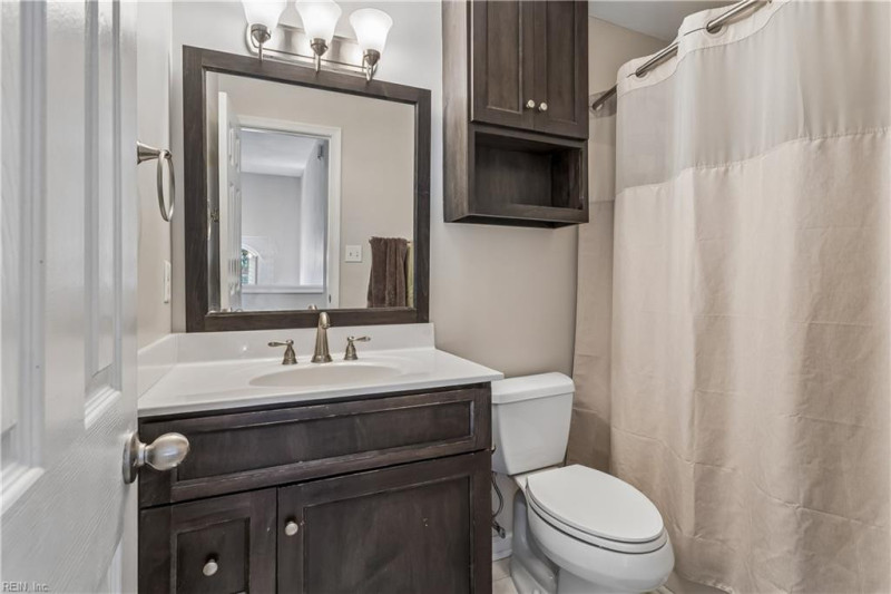 Photo 16 of 33 residential for sale in Suffolk virginia