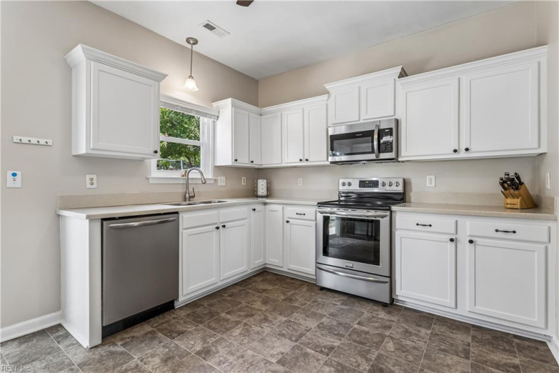 Photo 8 of 33 residential for sale in Suffolk virginia