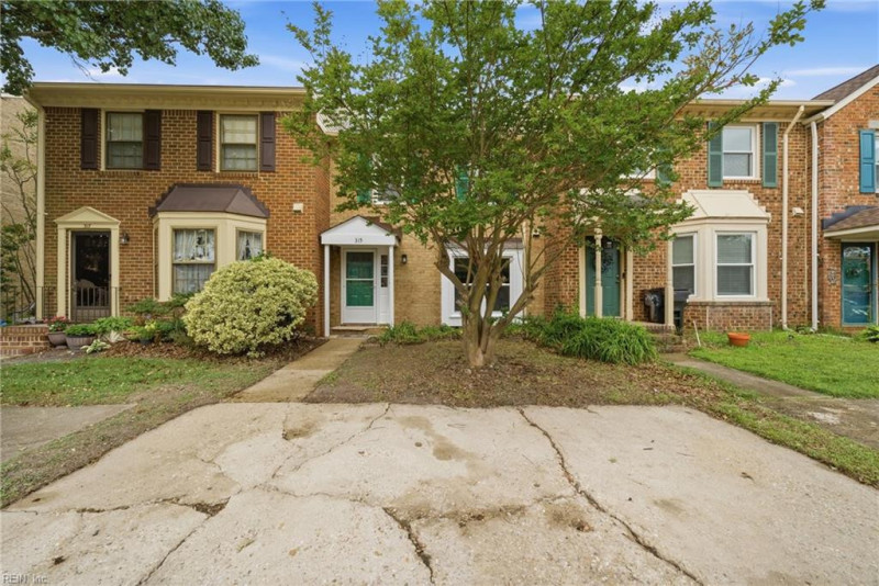 Photo 3 of 41 residential for sale in Virginia Beach virginia