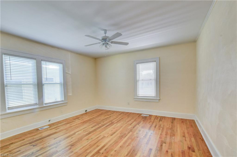 Photo 11 of 30 residential for sale in Hampton virginia
