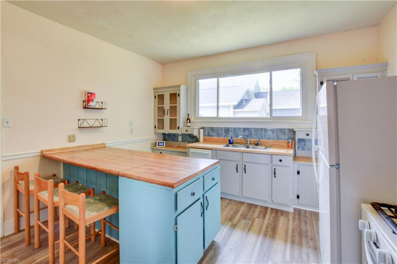 Photo 12 of 30 residential for sale in Hampton virginia