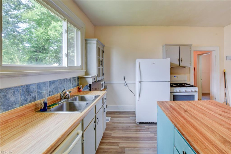 Photo 13 of 30 residential for sale in Hampton virginia