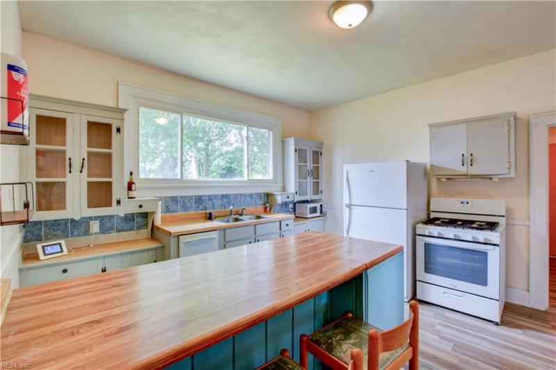 Photo 14 of 30 residential for sale in Hampton virginia