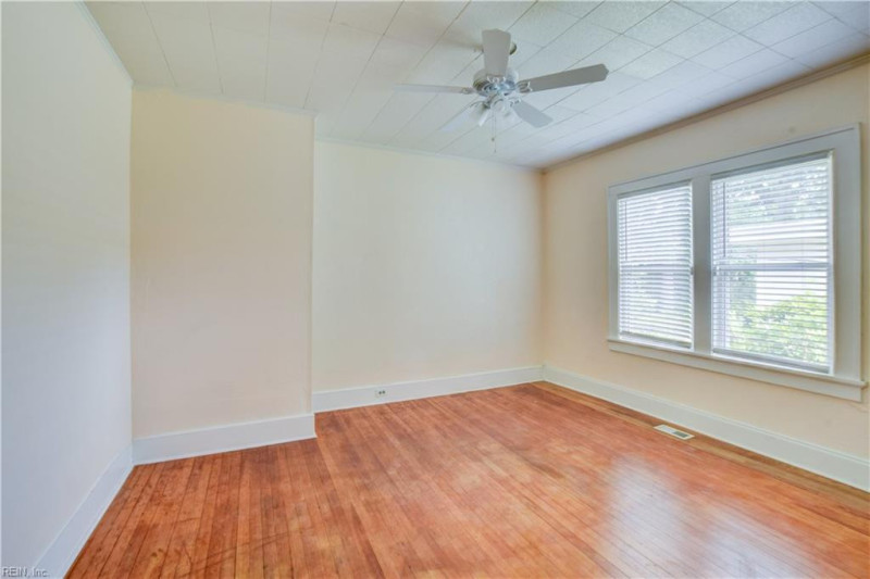 Photo 17 of 30 residential for sale in Hampton virginia