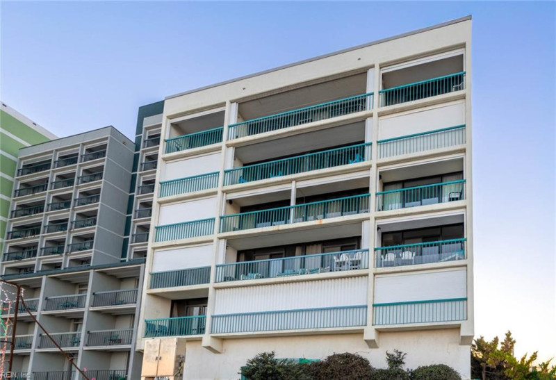 Photo 4 of 31 residential for sale in Virginia Beach virginia