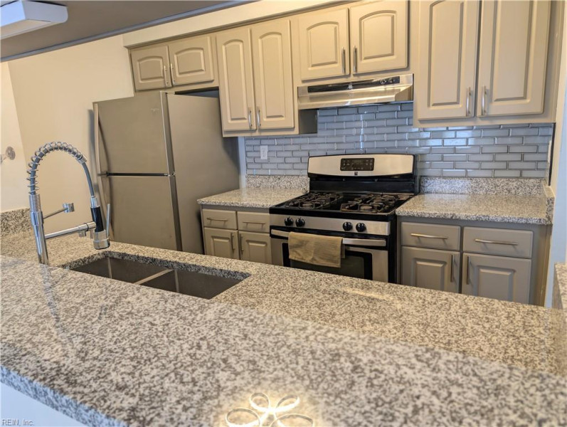Photo 5 of 19 residential for sale in Virginia Beach virginia