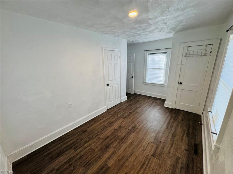 Photo 14 of 21 residential for sale in Portsmouth virginia