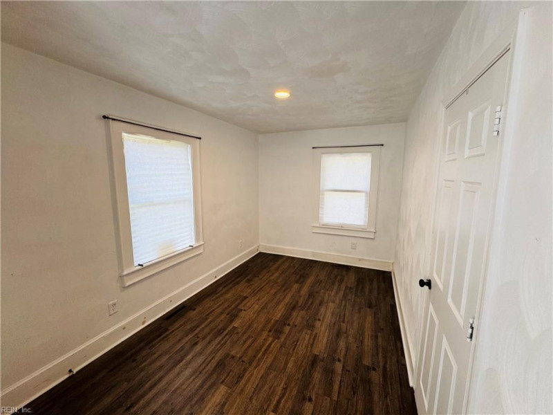 Photo 17 of 21 residential for sale in Portsmouth virginia
