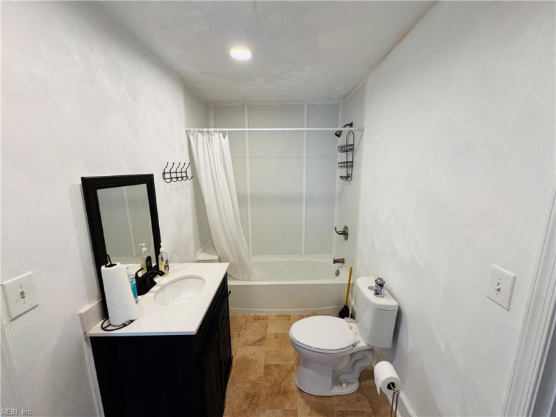 Photo 18 of 21 residential for sale in Portsmouth virginia
