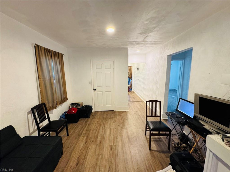 Photo 6 of 21 residential for sale in Portsmouth virginia