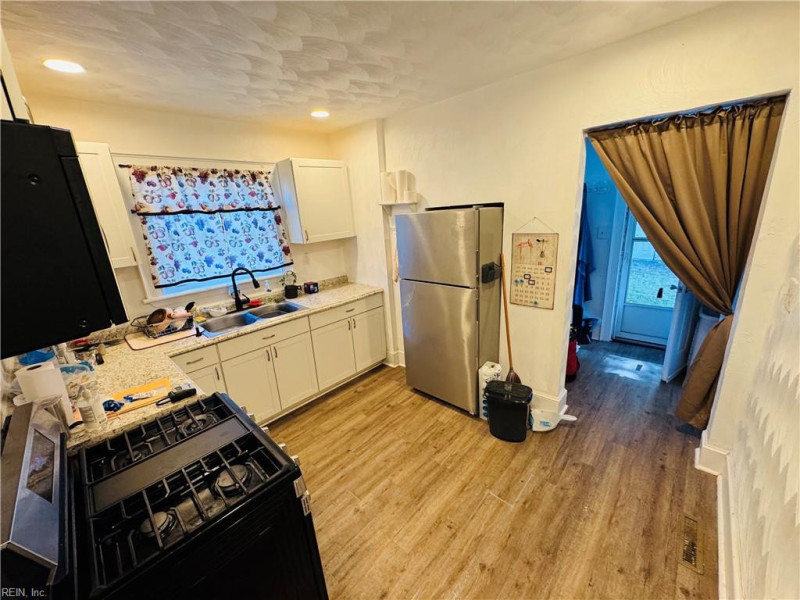 Photo 8 of 21 residential for sale in Portsmouth virginia