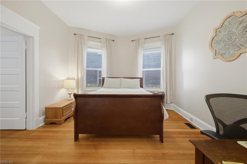 Photo 16 of 43 residential for sale in Norfolk virginia