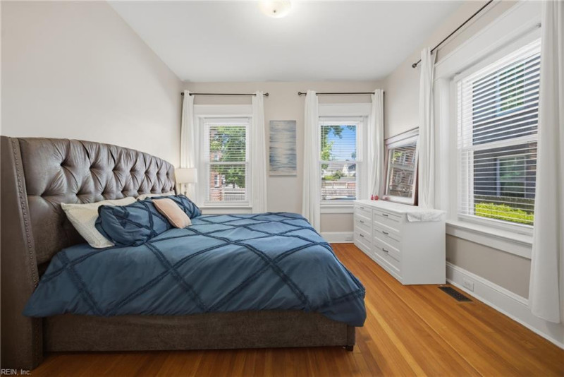 Photo 18 of 43 residential for sale in Norfolk virginia